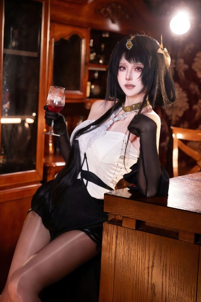 dy@月喑yīn 如约而至了呢 指挥官 cos 镇海 碧蓝航线 御姐 黑丝搭配
